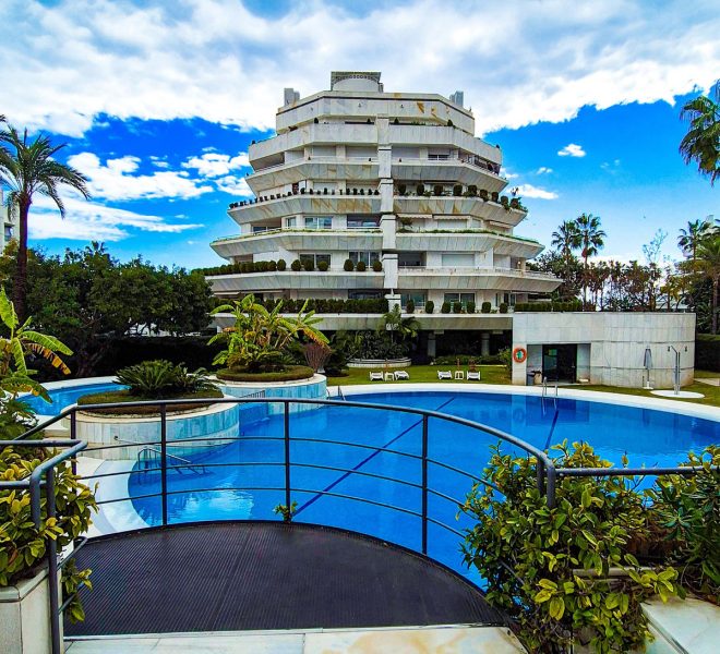 R4639708-Image 1-Penthouse Duplex - 3 Beds - 220 Built