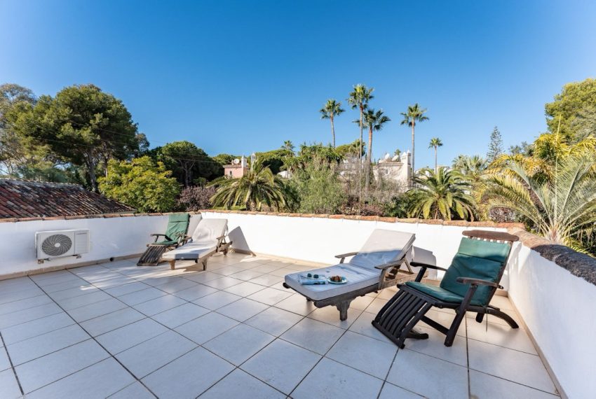 R4652110-Villa-For-Sale-Calahonda-Detached-4-Beds-250-Built-1