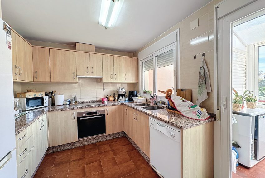 R4662034-Villa-For-Sale-Estepona-Semi-Detached-3-Beds-205-Built-13
