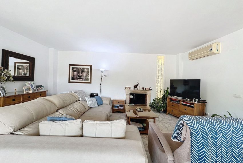 R4662034-Villa-For-Sale-Estepona-Semi-Detached-3-Beds-205-Built-7