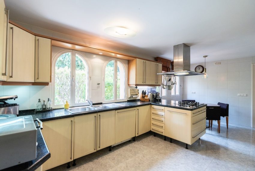 R4677538-Villa-For-Sale-Elviria-Detached-4-Beds-630-Built-11