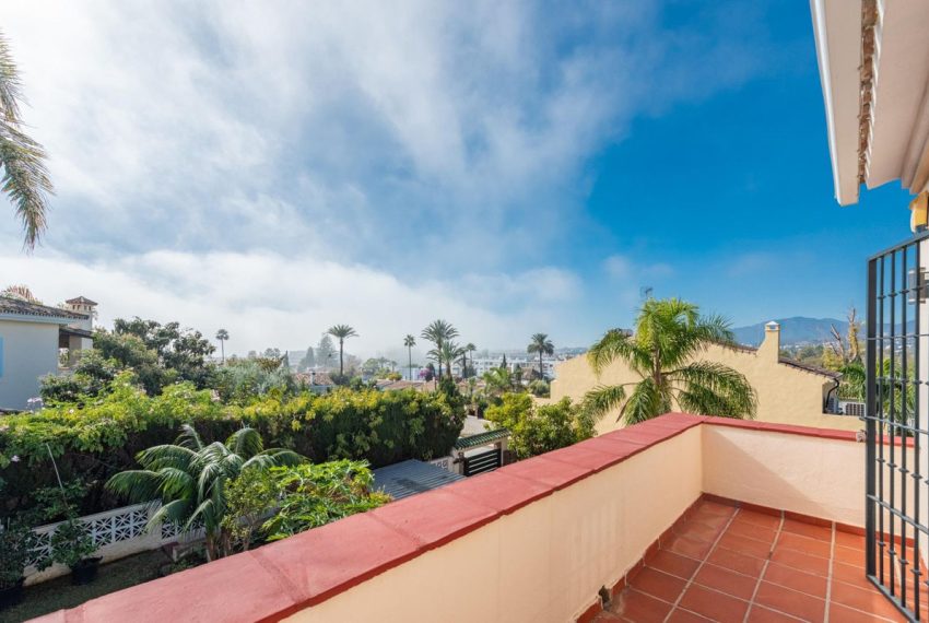 R4679689-Villa-For-Sale-San-Pedro-de-Alcantara-Detached-6-Beds-307-Built-1