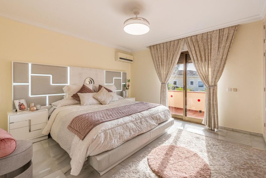 R4679689-Villa-For-Sale-San-Pedro-de-Alcantara-Detached-6-Beds-307-Built-13