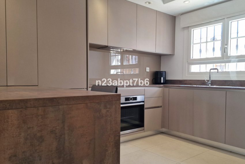 R4693786-Townhouse-For-Sale-Nueva-Andalucia-Terraced-2-Beds-156-Built-4