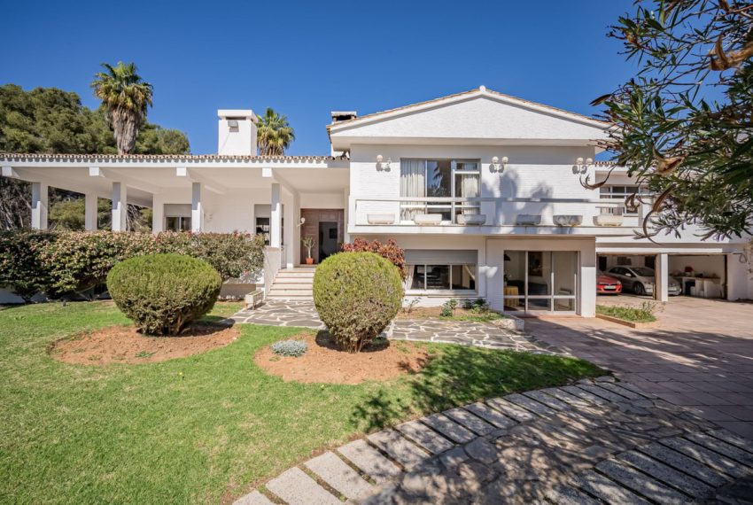 R4706245-Villa-For-Sale-Marbella-Detached-7-Beds-692-Built-1