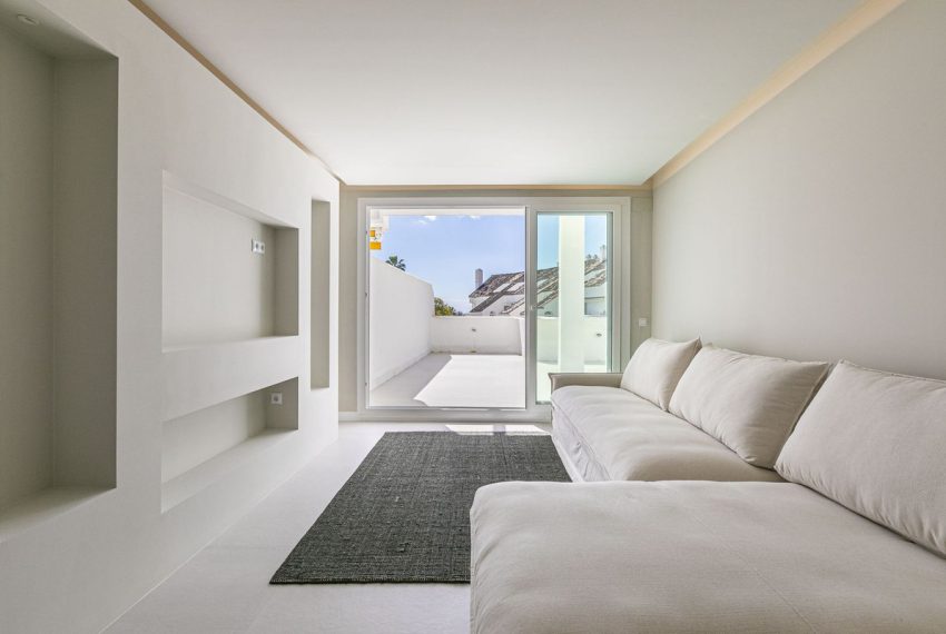 R4715638-Apartment-For-Sale-Nueva-Andalucia-Ground-Floor-2-Beds-143-Built-1