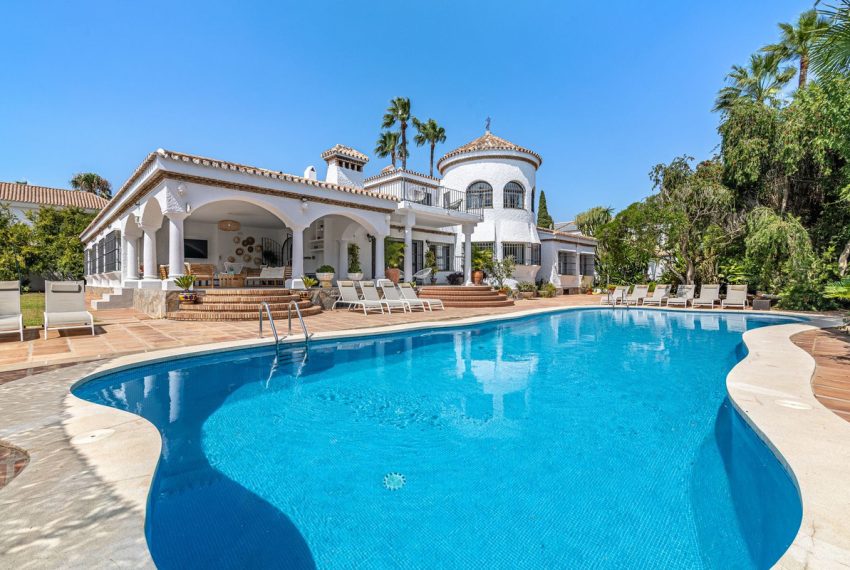 R4725277-Villa-For-Sale-Cortijo-Blanco-Detached-8-Beds-877-Built
