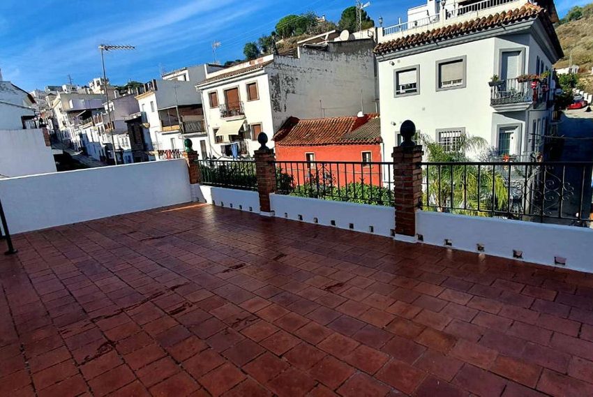 R4729213-Townhouse-For-Sale-Monda-Terraced-6-Beds-240-Built-1