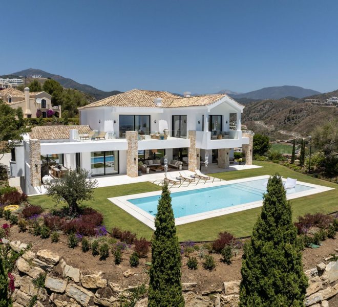R4765186-Image 1-Detached - 8 Beds - 958 Built