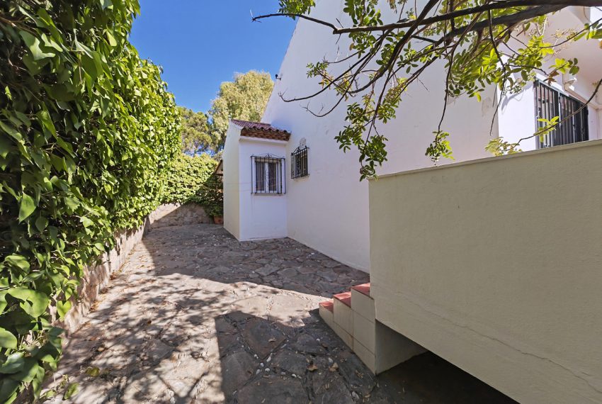 R4840030-Villa-For-Sale-Estepona-Detached-6-Beds-277-Built-5