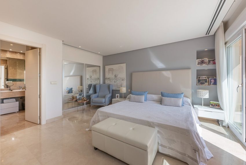 R4842076-Apartment-For-Sale-Nueva-Andalucia-Penthouse-2-Beds-189-Built-2