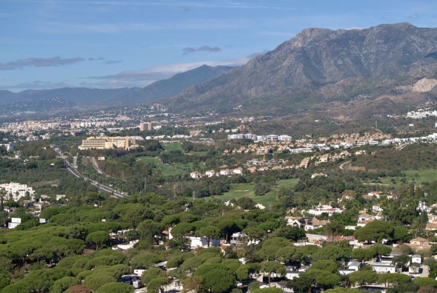 R4850101-Villa-For-Sale-Marbella-Detached-3-Beds-168-Built-1