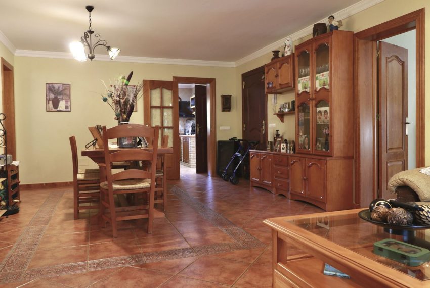 R4850101-Villa-For-Sale-Marbella-Detached-3-Beds-168-Built-4