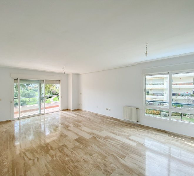 R4851319-Image 1-Middle Floor - 3 Beds - 150 Built