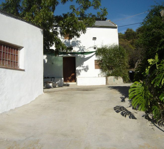 R4861348-Image 1-Finca - 3 Beds - 196 Built