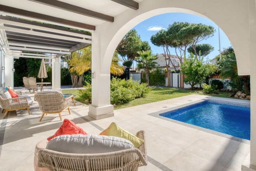 R4866760-Villa-For-Sale-Elviria-Detached-4-Beds-342-Built-10