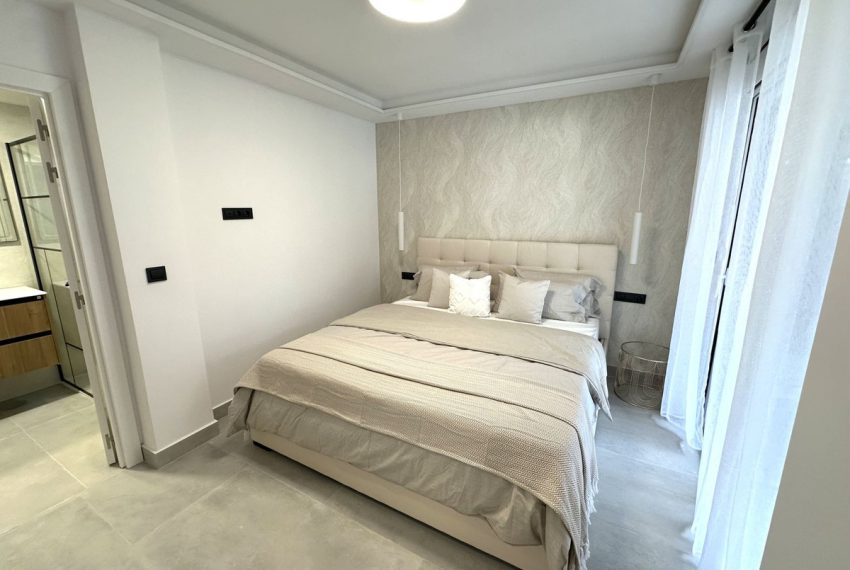 R4877320-Apartment-For-Sale-The-Golden-Mile-Middle-Floor-3-Beds-108-Built-3