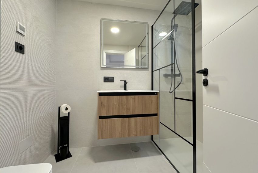 R4877320-Apartment-For-Sale-The-Golden-Mile-Middle-Floor-3-Beds-108-Built-6