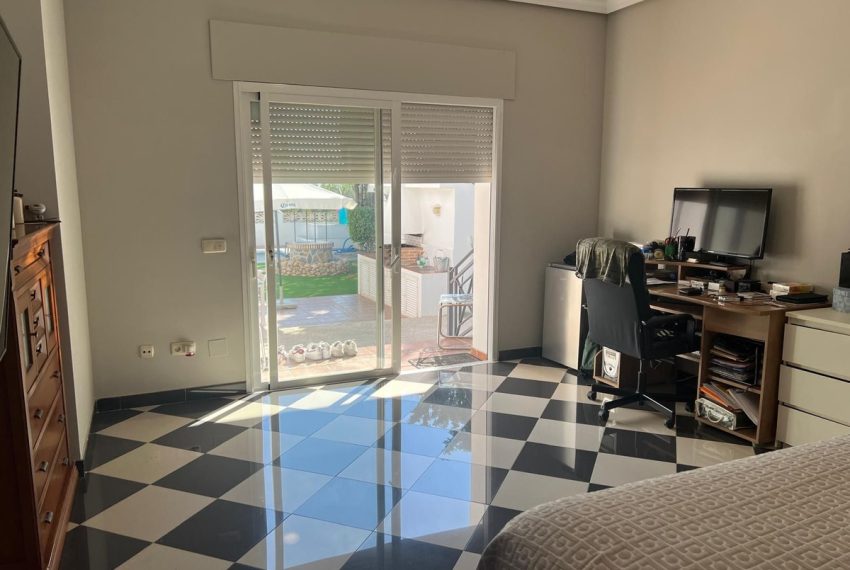 R4883866-Villa-For-Sale-Marbella-Detached-5-Beds-430-Built-7