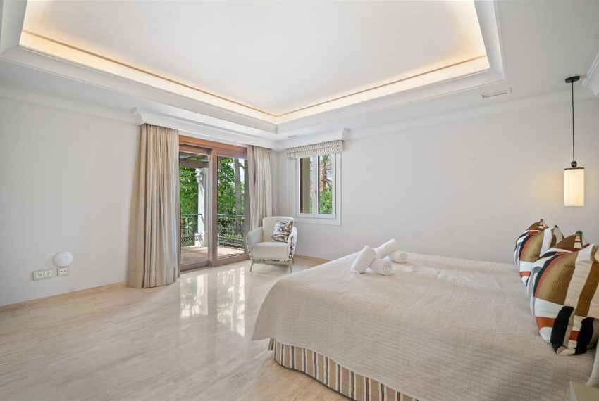 R4886161-Villa-For-Sale-Benahavis-Detached-16-Beds-837-Built-18