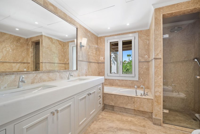 R4886161-Villa-For-Sale-Benahavis-Detached-16-Beds-837-Built-19