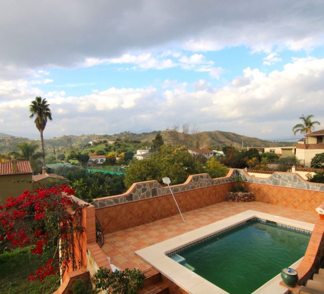 R4897348-Image 1-Finca - 4 Beds - 193 Built