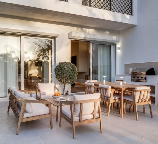 R4898755-Image 1-Terraced - 4 Beds - 240 Built