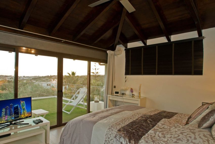 R4901239-Villa-For-Sale-Nueva-Andalucia-Detached-5-Beds-350-Built-5