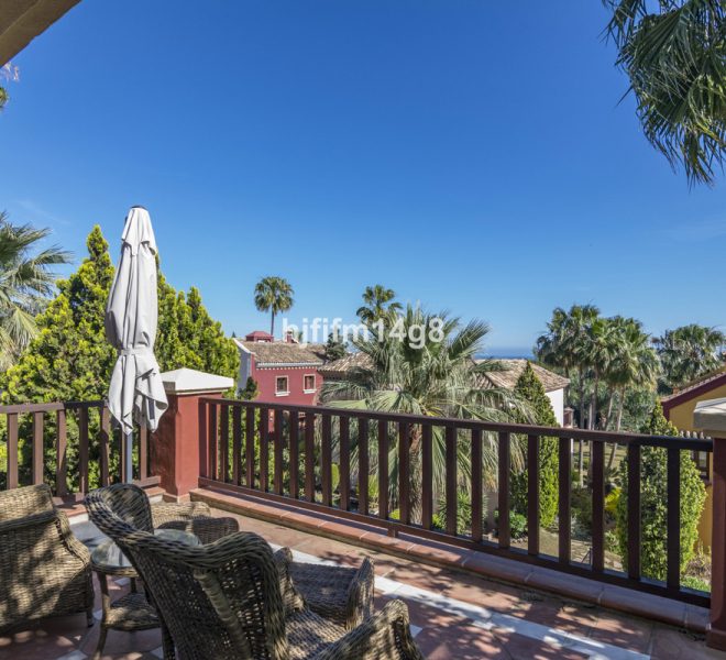 R4918387-Image 1-Detached - 6 Beds - 686 Built