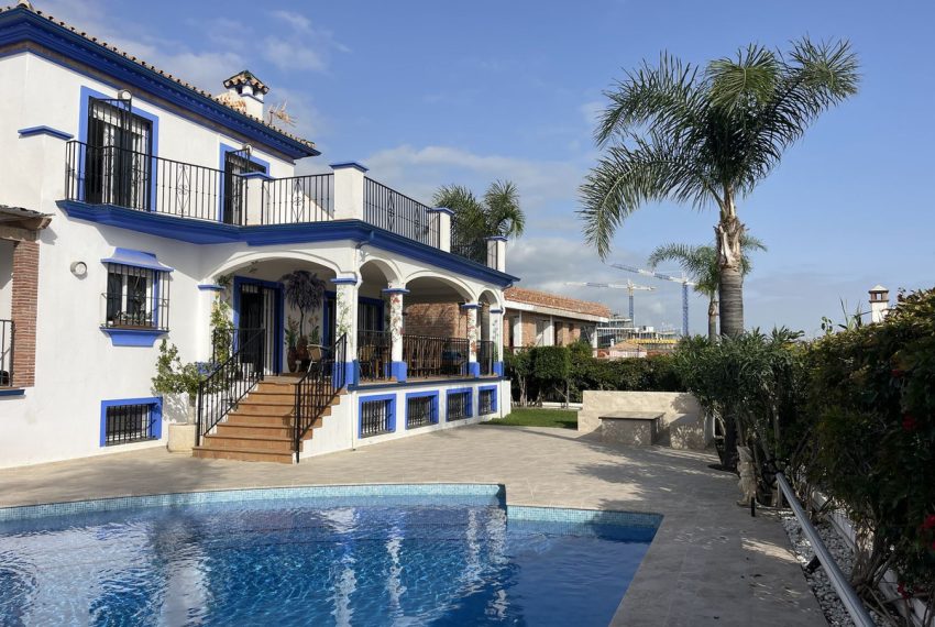 R4921201-Villa-For-Sale-Estepona-Detached-6-Beds-267-Built