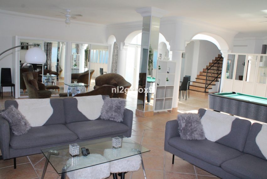 R4921489-Villa-For-Sale-Nueva-Andalucia-Detached-5-Beds-569-Built-11