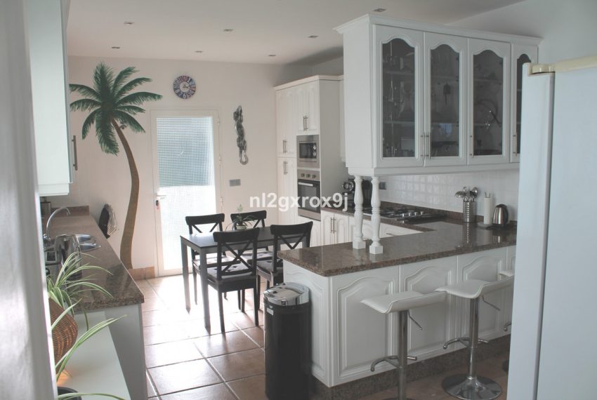 R4921489-Villa-For-Sale-Nueva-Andalucia-Detached-5-Beds-569-Built-12