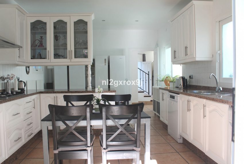 R4921489-Villa-For-Sale-Nueva-Andalucia-Detached-5-Beds-569-Built-13