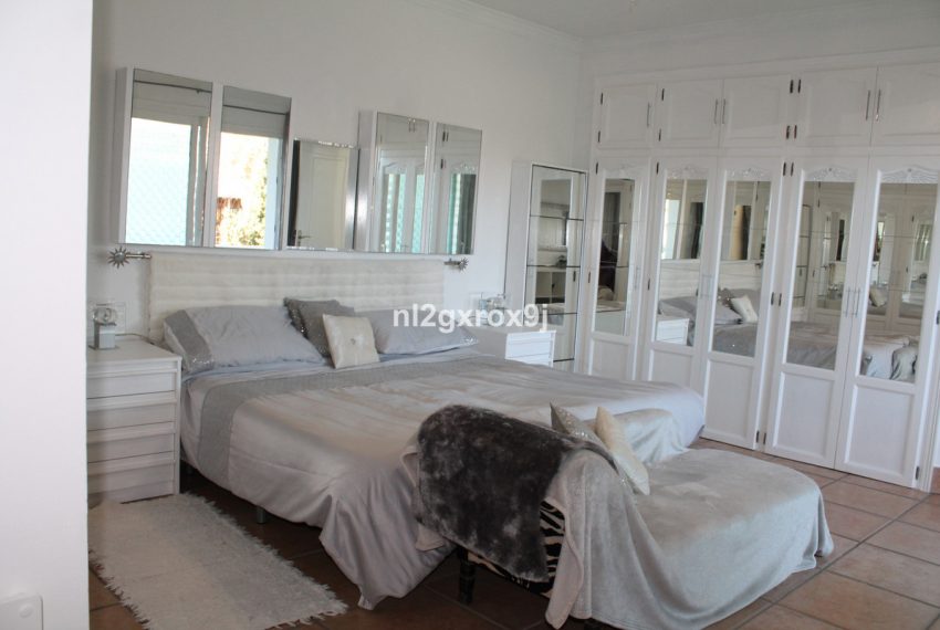 R4921489-Villa-For-Sale-Nueva-Andalucia-Detached-5-Beds-569-Built-18