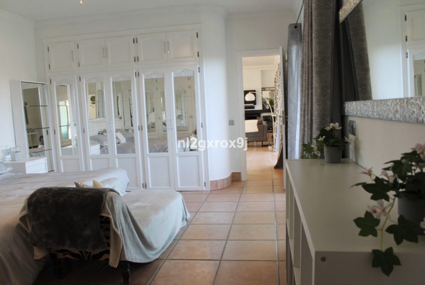 R4921489-Villa-For-Sale-Nueva-Andalucia-Detached-5-Beds-569-Built-19