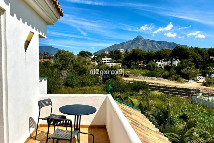 R4921489-Villa-For-Sale-Nueva-Andalucia-Detached-5-Beds-569-Built-2