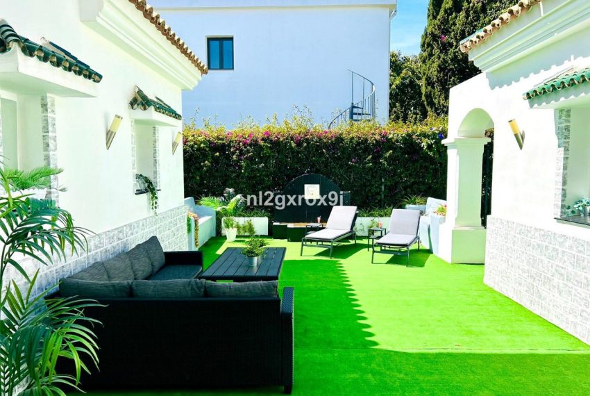 R4921489-Villa-For-Sale-Nueva-Andalucia-Detached-5-Beds-569-Built-4