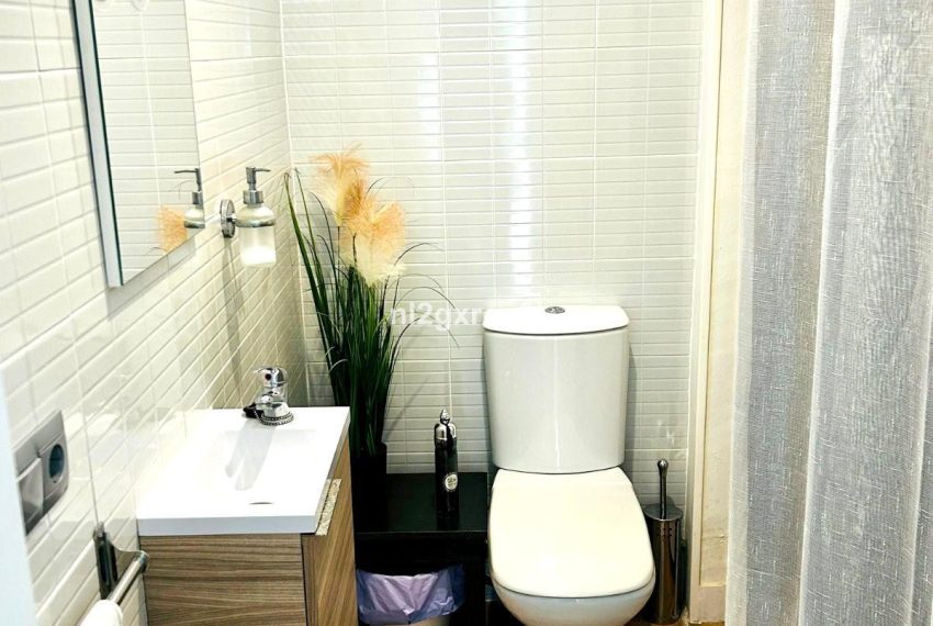 R4921489-Villa-For-Sale-Nueva-Andalucia-Detached-5-Beds-569-Built-5