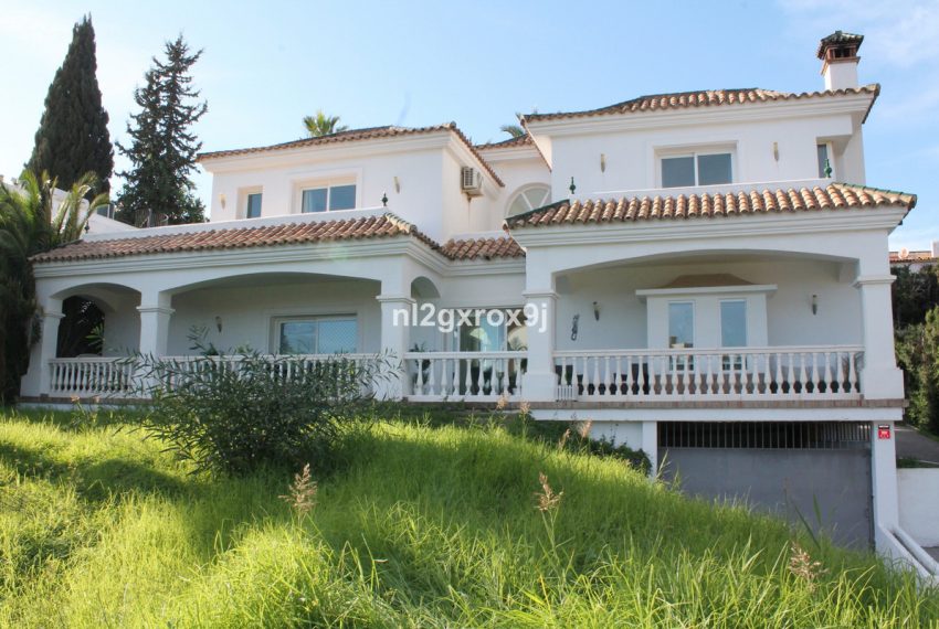 R4921489-Villa-For-Sale-Nueva-Andalucia-Detached-5-Beds-569-Built