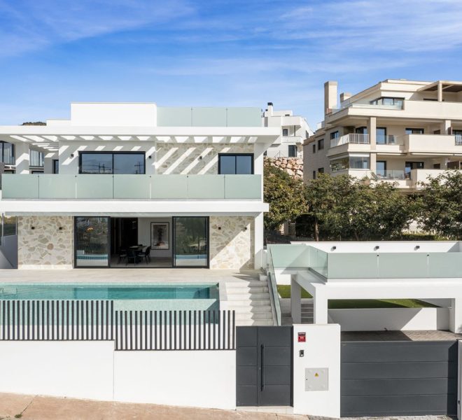 R4922095-Image 1-Detached - 6 Beds - 325 Built