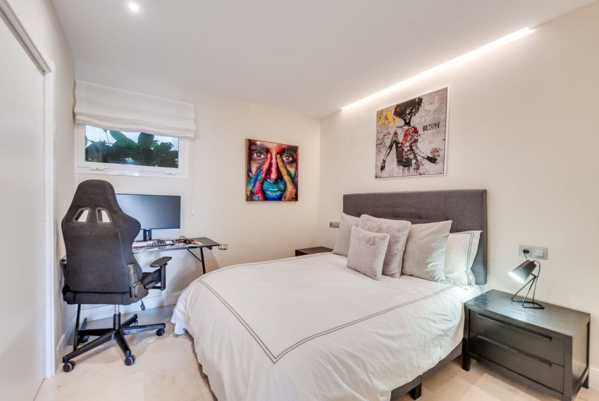 R4927771-Apartment-For-Sale-The-Golden-Mile-Middle-Floor-3-Beds-129-Built-6