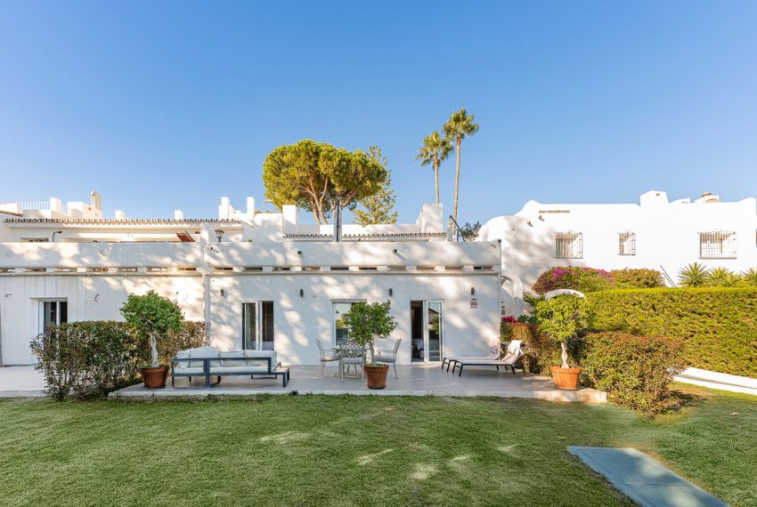 R4929157-Townhouse-For-Sale-Nueva-Andalucia-Terraced-3-Beds-210-Built