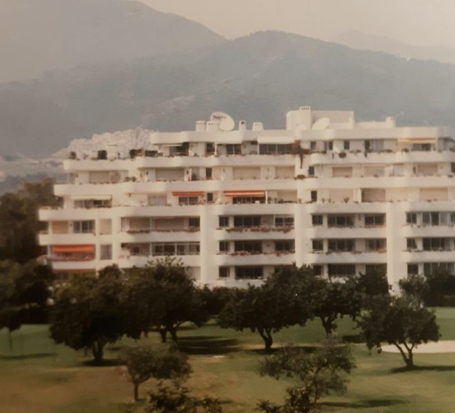 R4929982-Image 1-Middle Floor - 3 Beds - 216 Built
