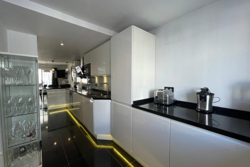 R4944064-Townhouse-For-Sale-Puerto-Banus-Terraced-4-Beds-151-Built-2