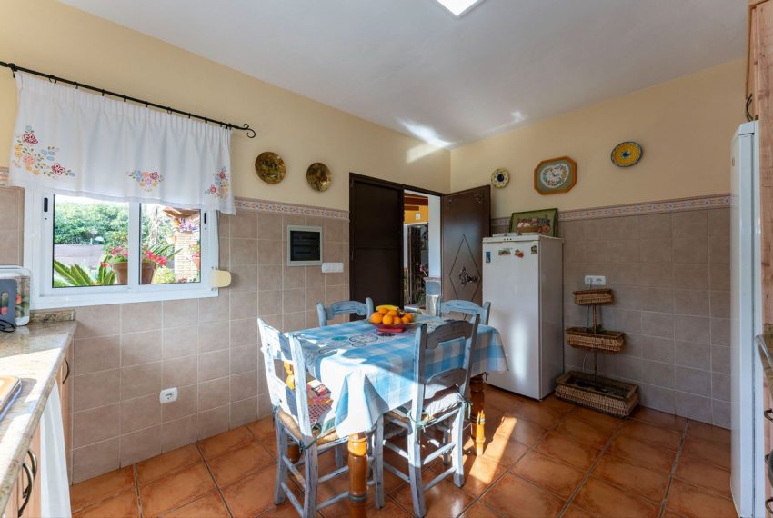 R4949389-Villa-For-Sale-Coin-Detached-3-Beds-238-Built-10