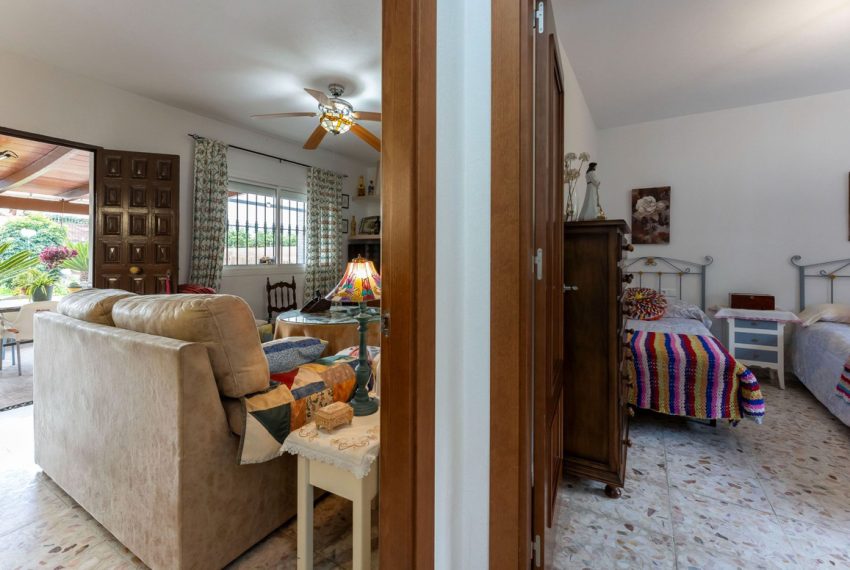 R4949389-Villa-For-Sale-Coin-Detached-3-Beds-238-Built-11