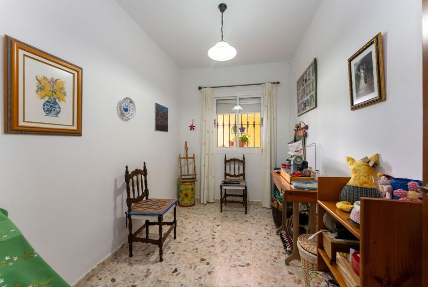 R4949389-Villa-For-Sale-Coin-Detached-3-Beds-238-Built-18