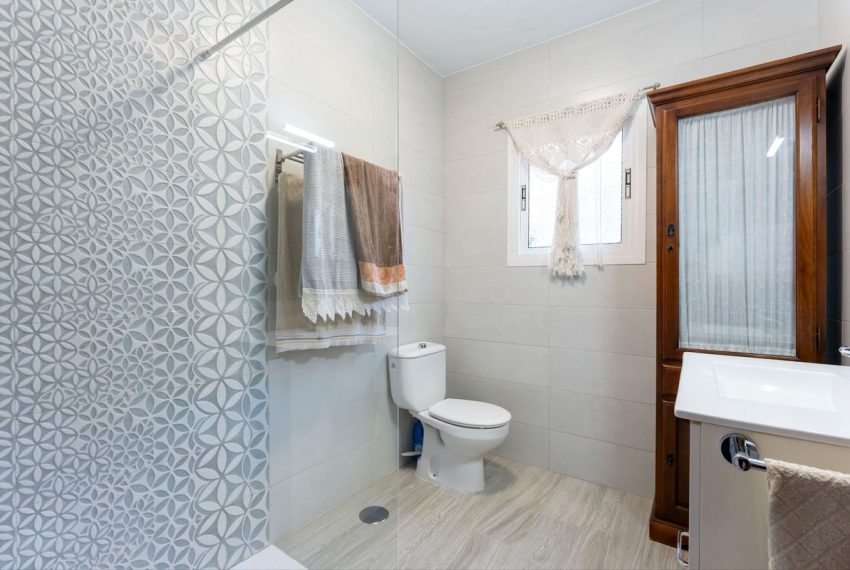 R4949389-Villa-For-Sale-Coin-Detached-3-Beds-238-Built-19
