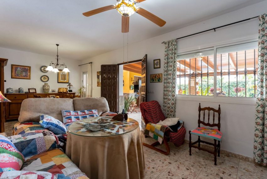 R4949389-Villa-For-Sale-Coin-Detached-3-Beds-238-Built-2