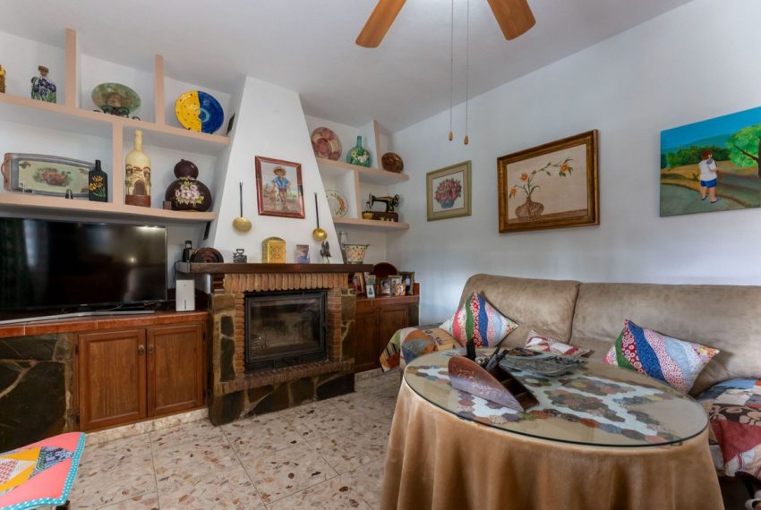 R4949389-Villa-For-Sale-Coin-Detached-3-Beds-238-Built-3